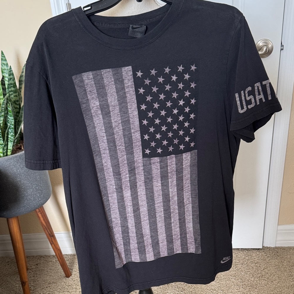 Track and Field XL Nike Men's Black and Gray USA Graphic Tee